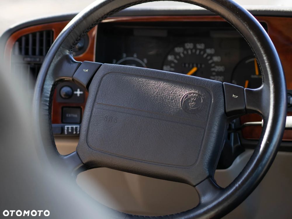 Saab 900 - 35