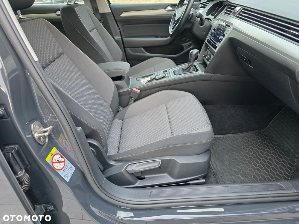 Volkswagen Passat - 31