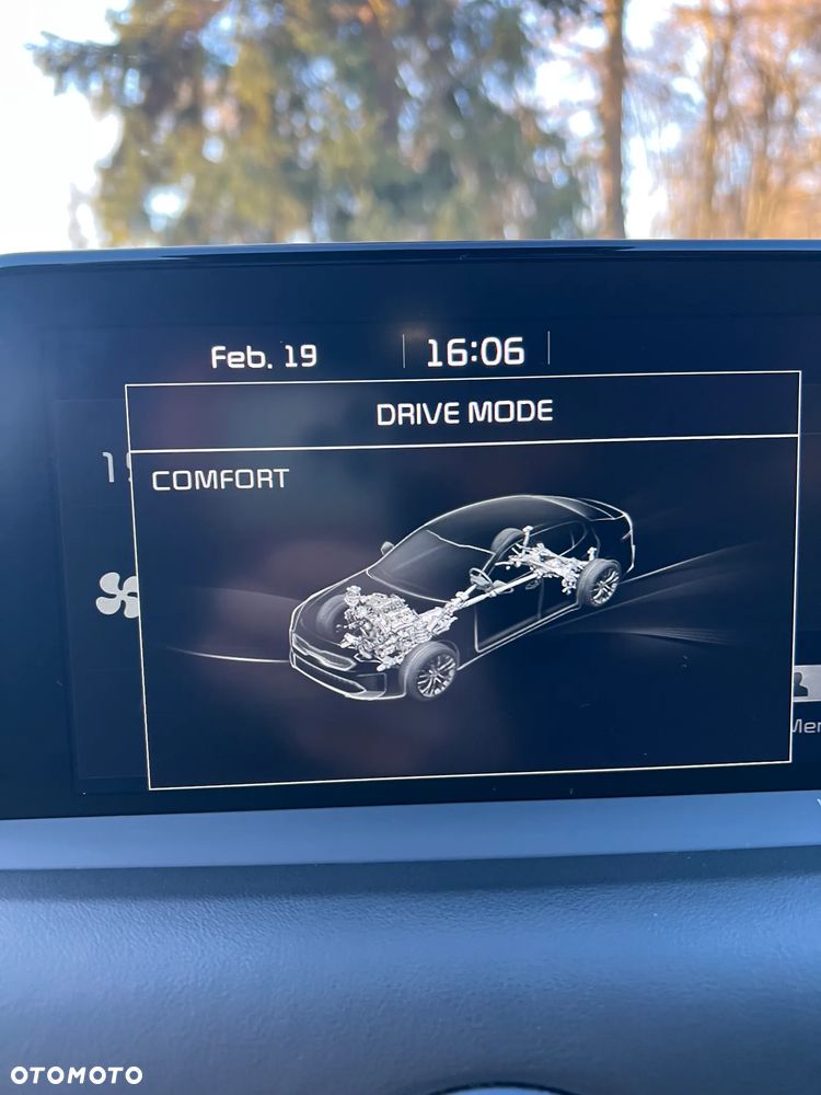 Kia Stinger 2.0 T-GDI L - 22
