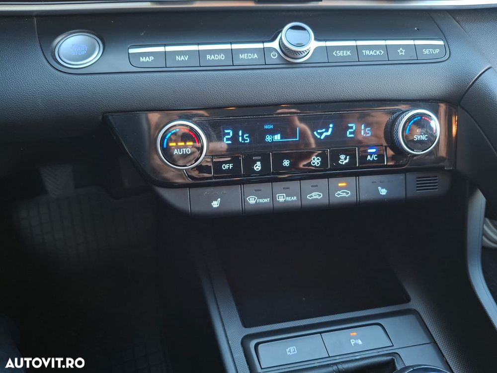 Hyundai Elantra - 25