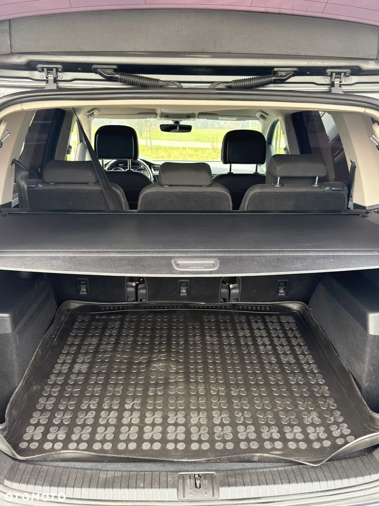 Volkswagen Touran - 21