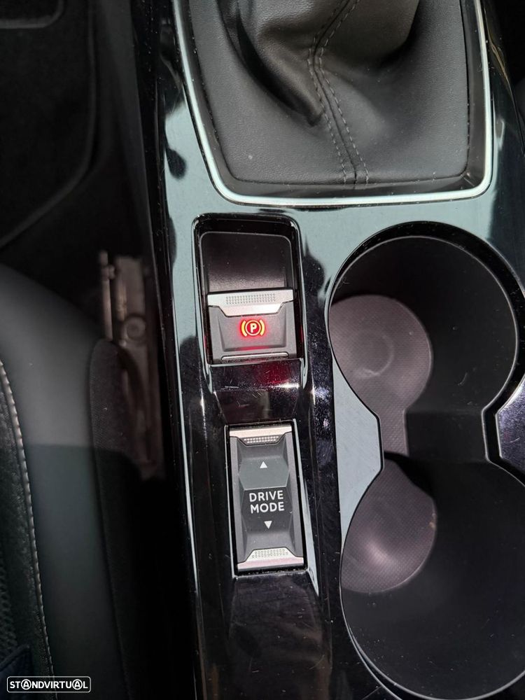 Peugeot 2008 1.2 PureTech Allure - 21