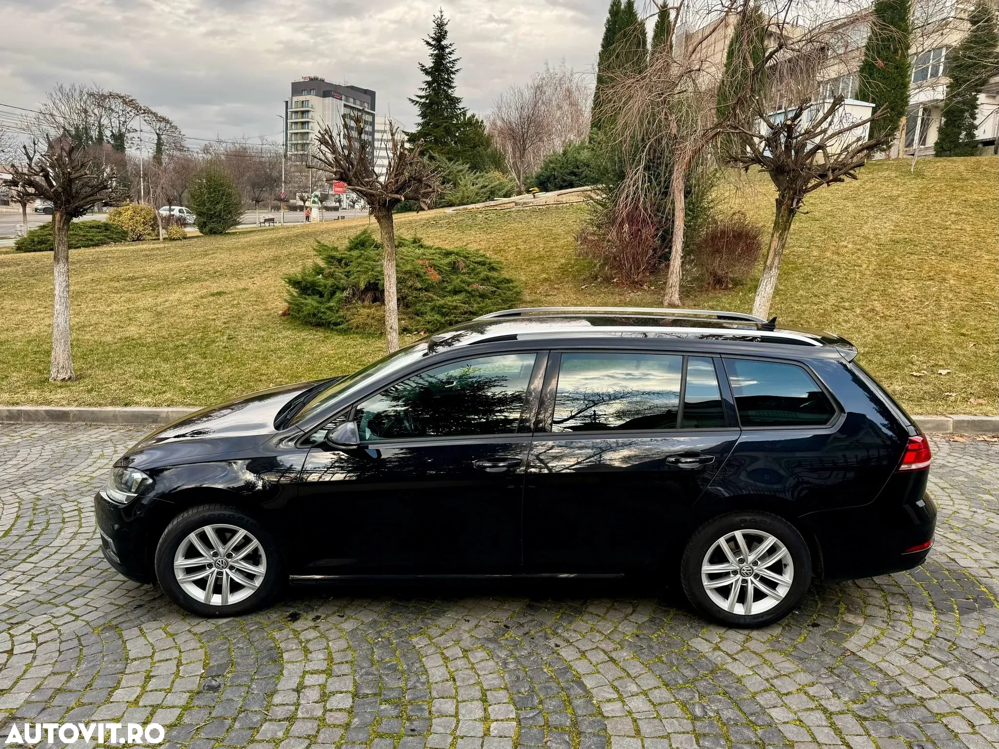 Volkswagen Golf 2.0 TDI Comfortline - 14