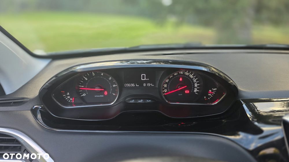 Peugeot 208 1.2 PureTech Style - 6
