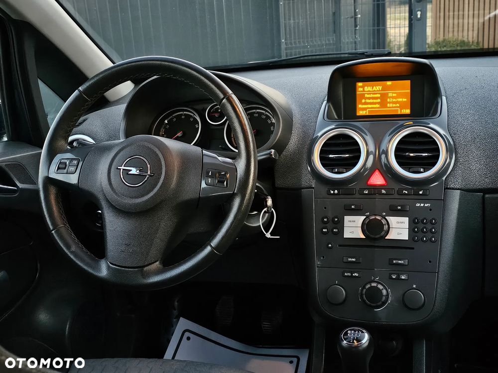 Opel Corsa 1.4 16V Cosmo - 7