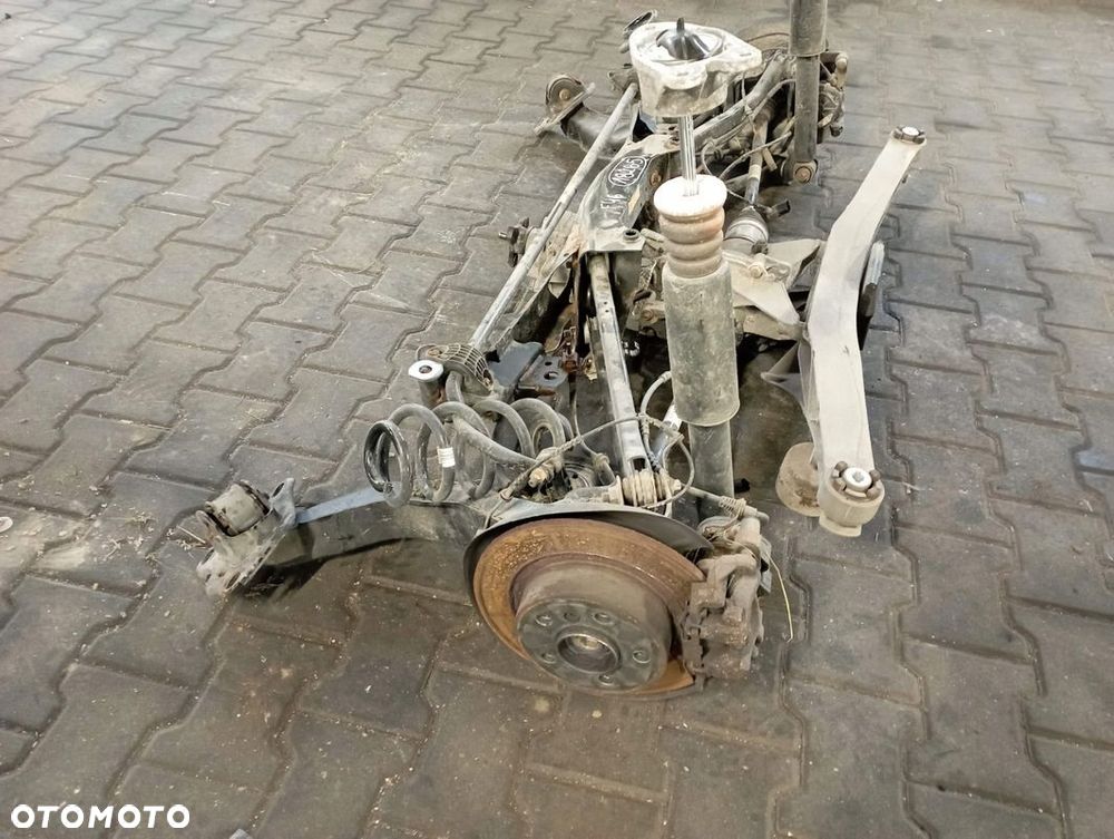 BMW F46 2.2 CDI ZAWIESZENIE TYŁ TYLNE OŚ AUTOMAT - 2