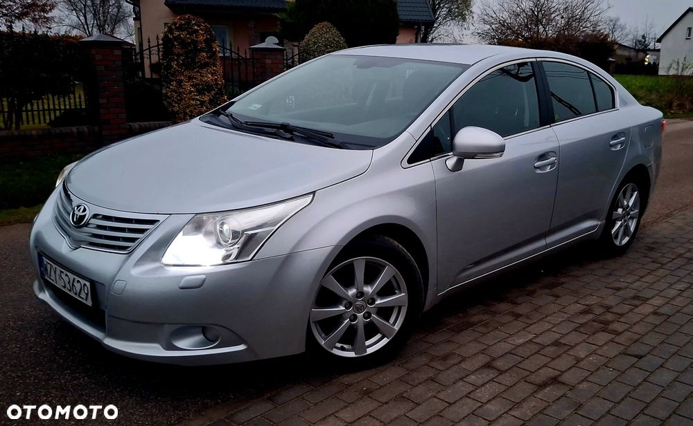 Toyota Avensis 2.0 D-4D Sol - 2