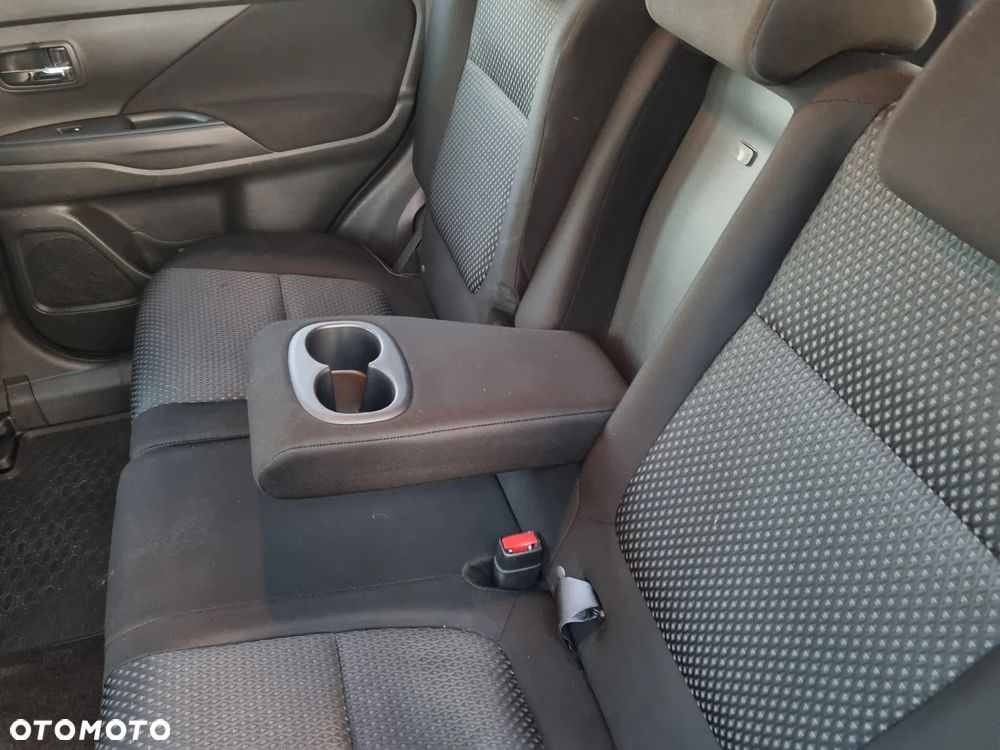 Mitsubishi Outlander 2.2 DI-D Intense + SDA 4WD - 25