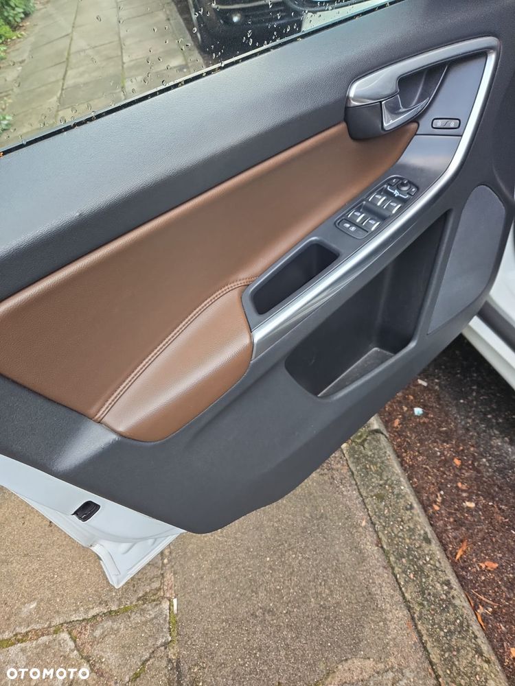 Volvo XC 60 T5 AWD Geartronic Momentum - 6