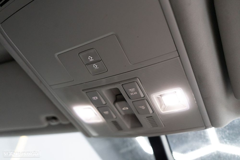 VW Golf Variant 1.6 TDi R-Line DSG - 56