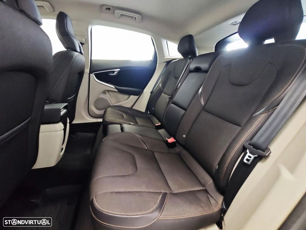 Volvo V40 Cross Country 1.6 D2 Momentum - 9