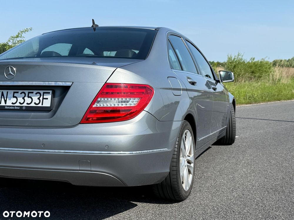 Mercedes-Benz Klasa C 180 CGI BlueEff Classic - 3