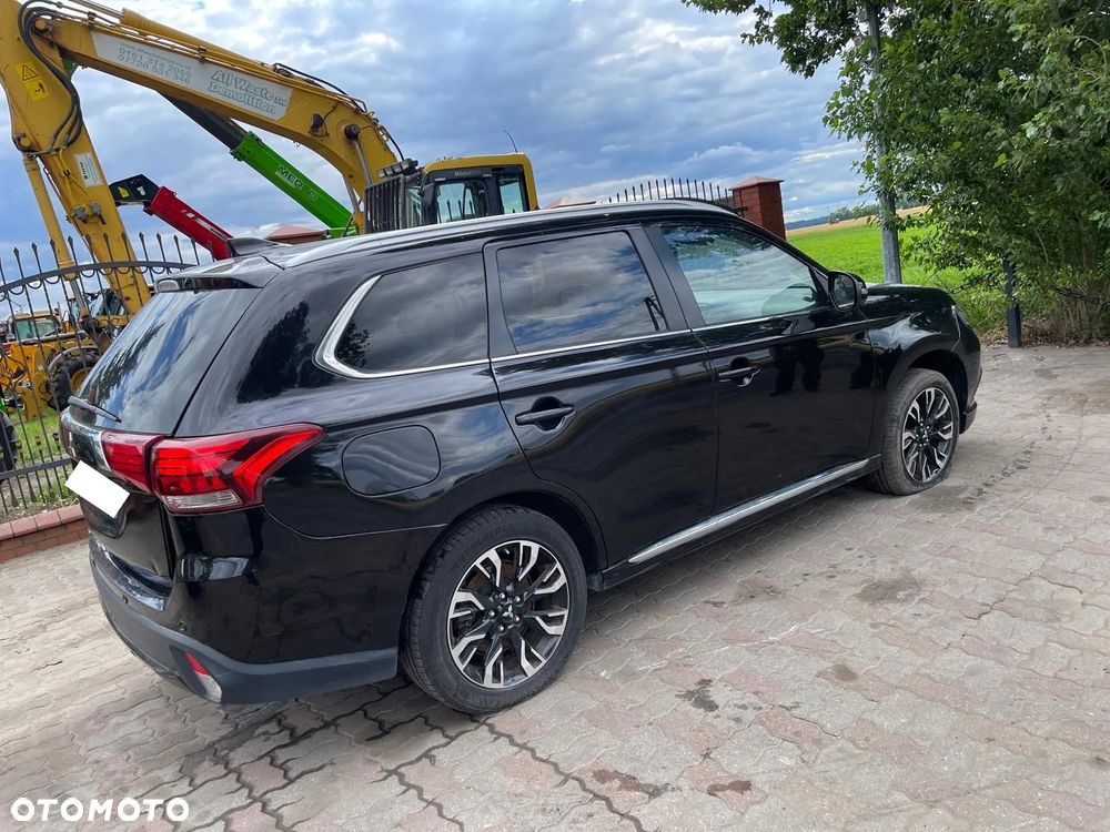 Mitsubishi Outlander Instyle NAVI + - 5