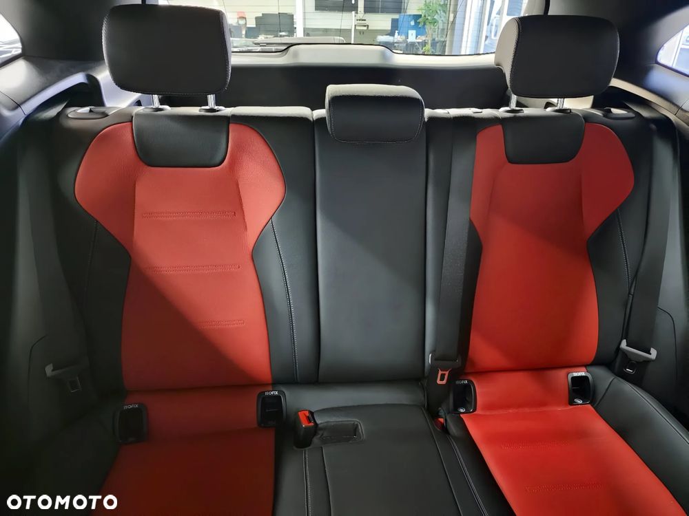 Mercedes-Benz GLA 250 8G-DCT AMG Line - 12