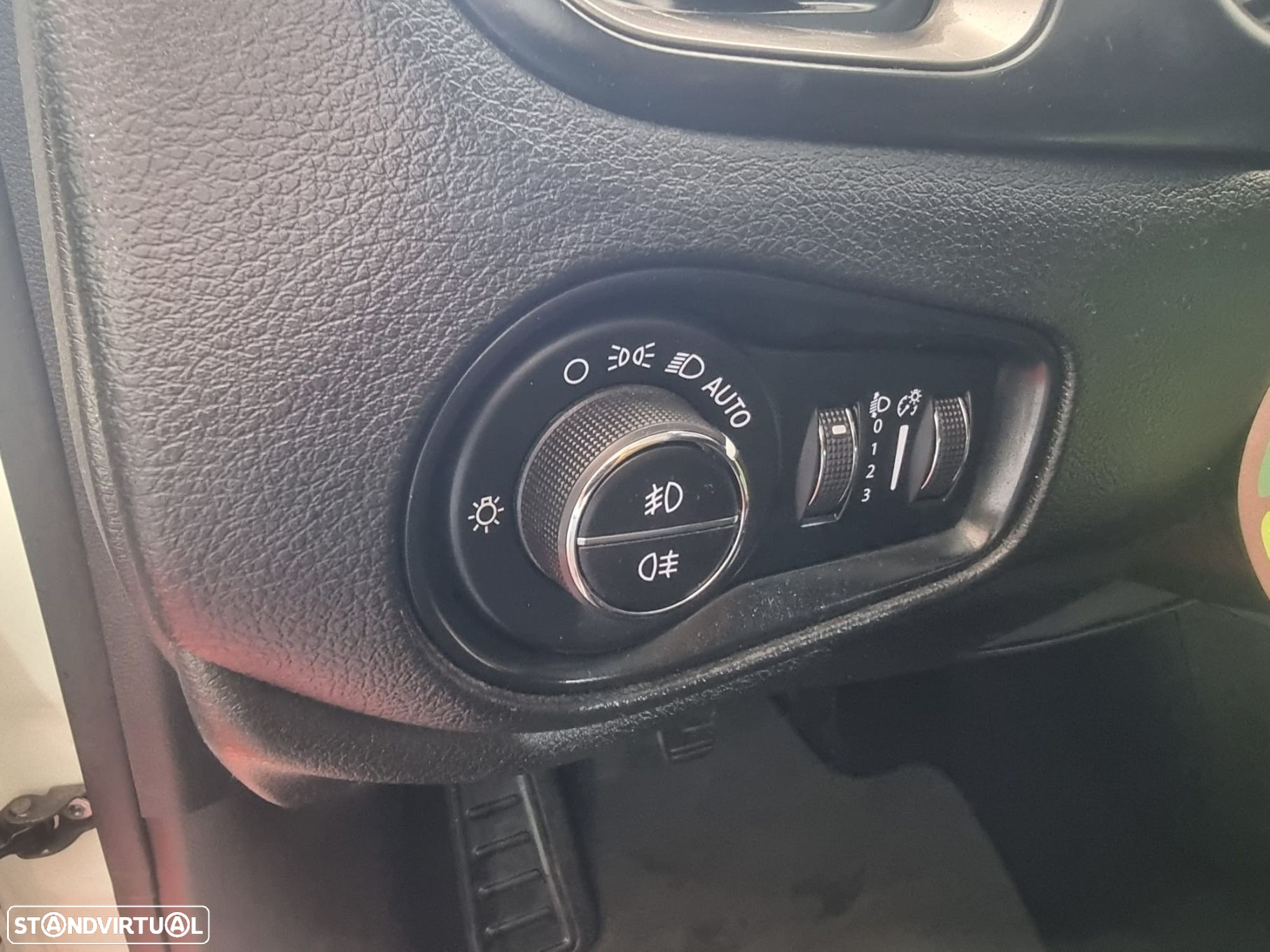 Jeep Renegade 1.0 T Limited - 26