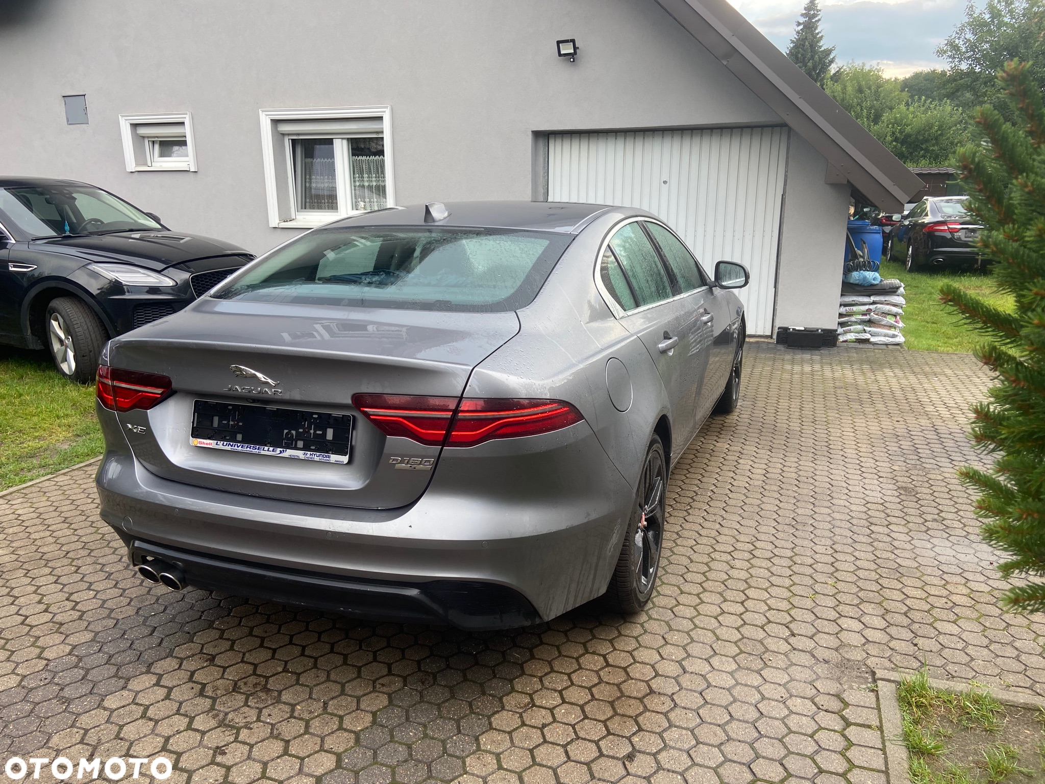 Jaguar XE 2.0 D180 SE - 9