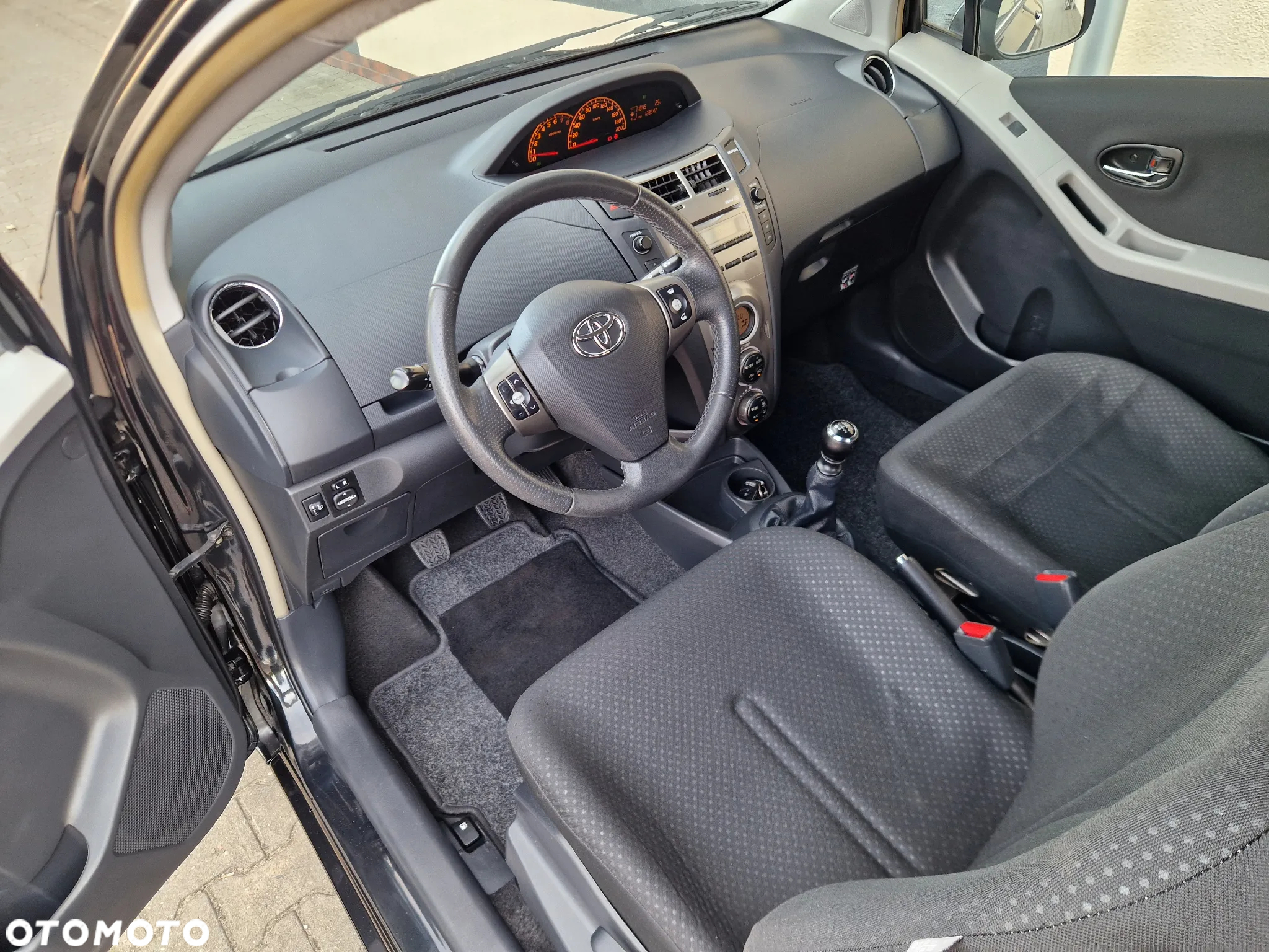 Toyota Yaris 1.33 Dynamic - 23