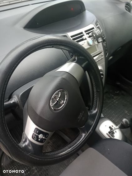 Toyota Yaris - 8