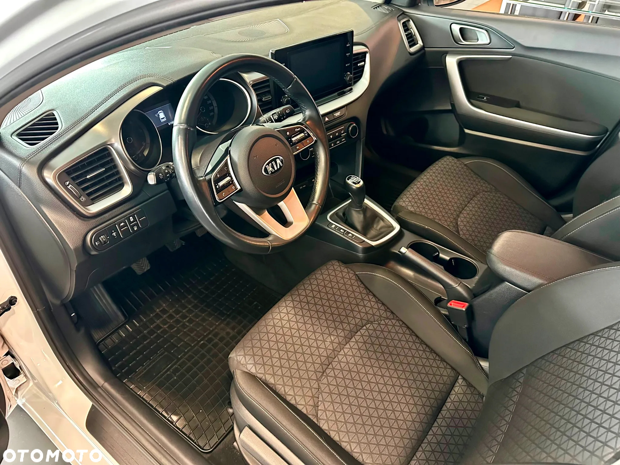Kia Ceed - 9