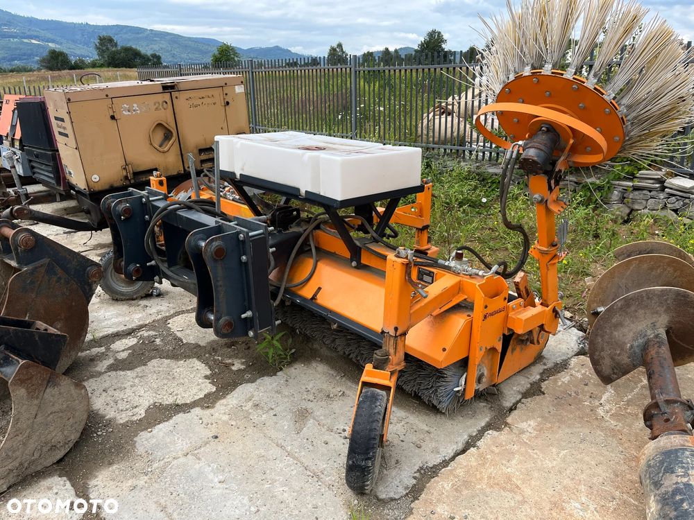 Case 695ST - 29