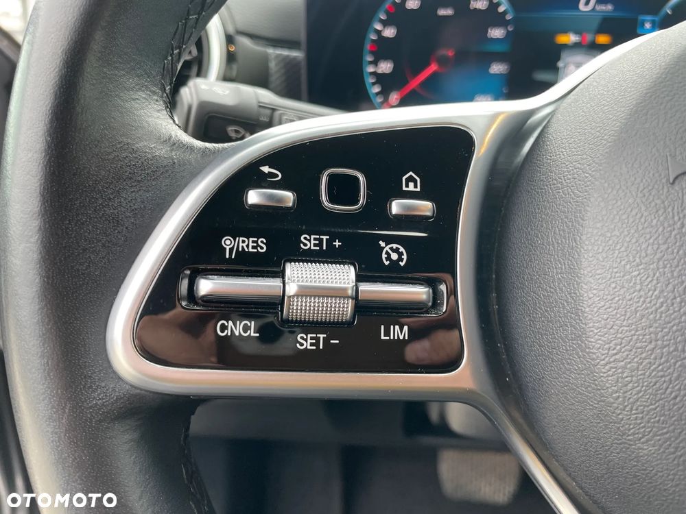 Mercedes-Benz Klasa A 180 Progressive 7G-DCT - 32