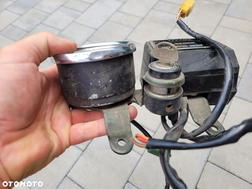 Licznik, zegar, prędkościomerz, stacyjka Suzuki GN 125 1983 - 10