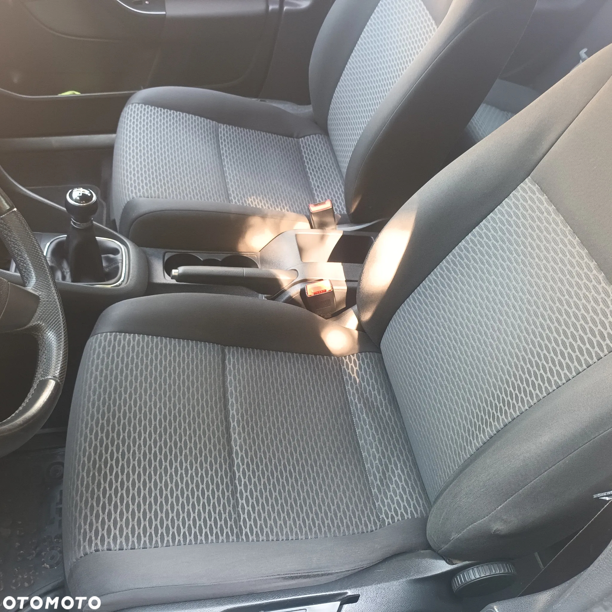 Volkswagen Golf VI 1.6 TDI BlueMot Comfortline - 4