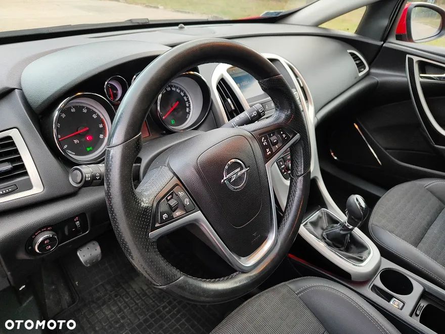 Opel Astra IV GTC 1.6 T Sport - 13