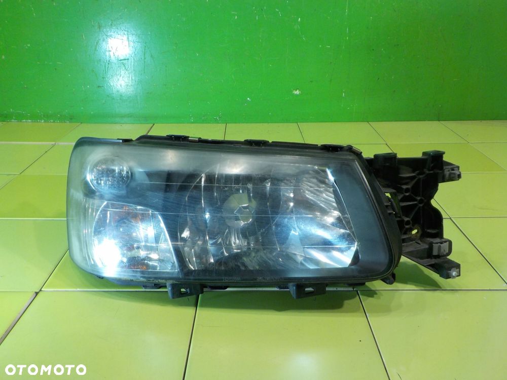 SUBARU FORESTER II 2.0 B 05r AUT 5D lampa prawa przod - 1