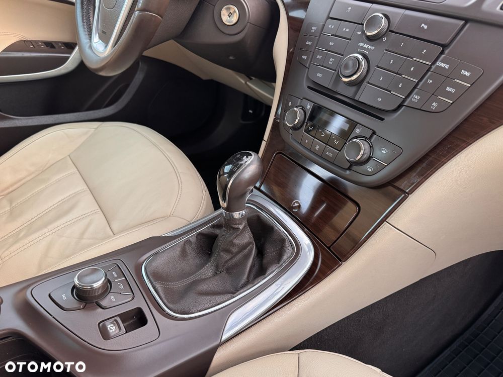 Opel Insignia - 25