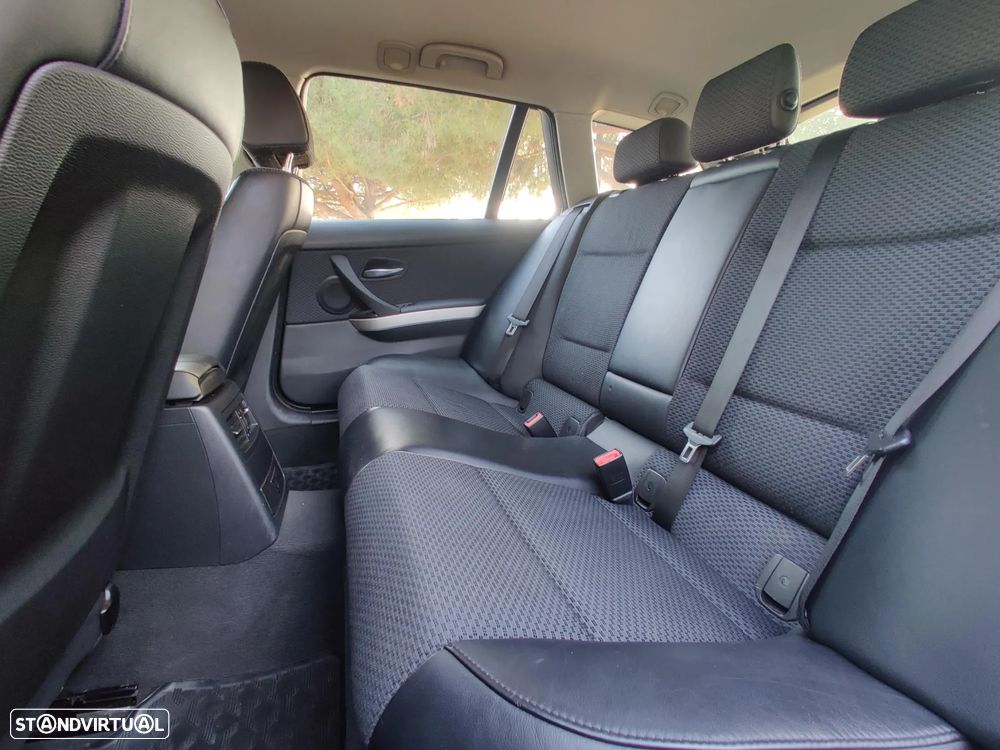 BMW 320 d Sport - 15