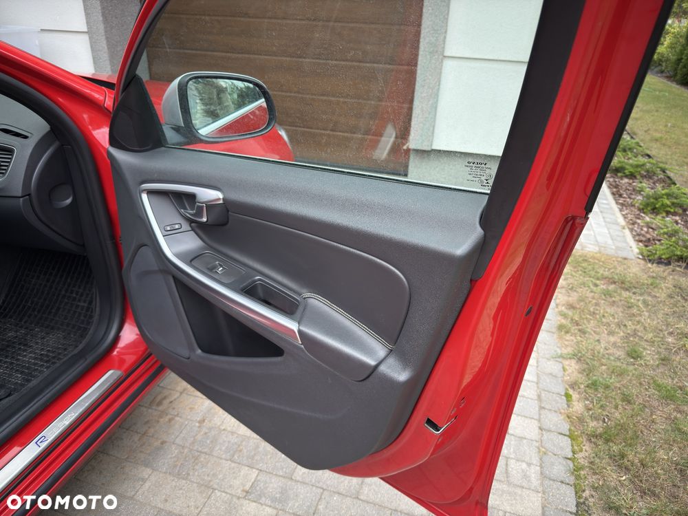 Volvo V60 T4 R-Design Summum - 2