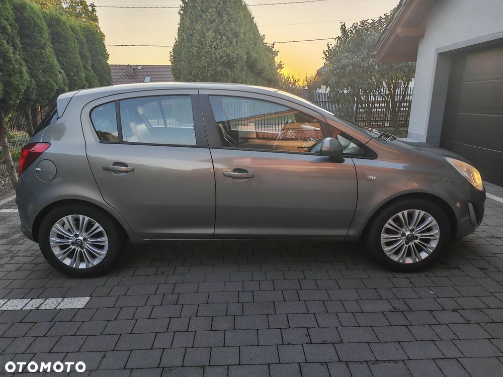 Opel Corsa 1.4 16V Cosmo - 4