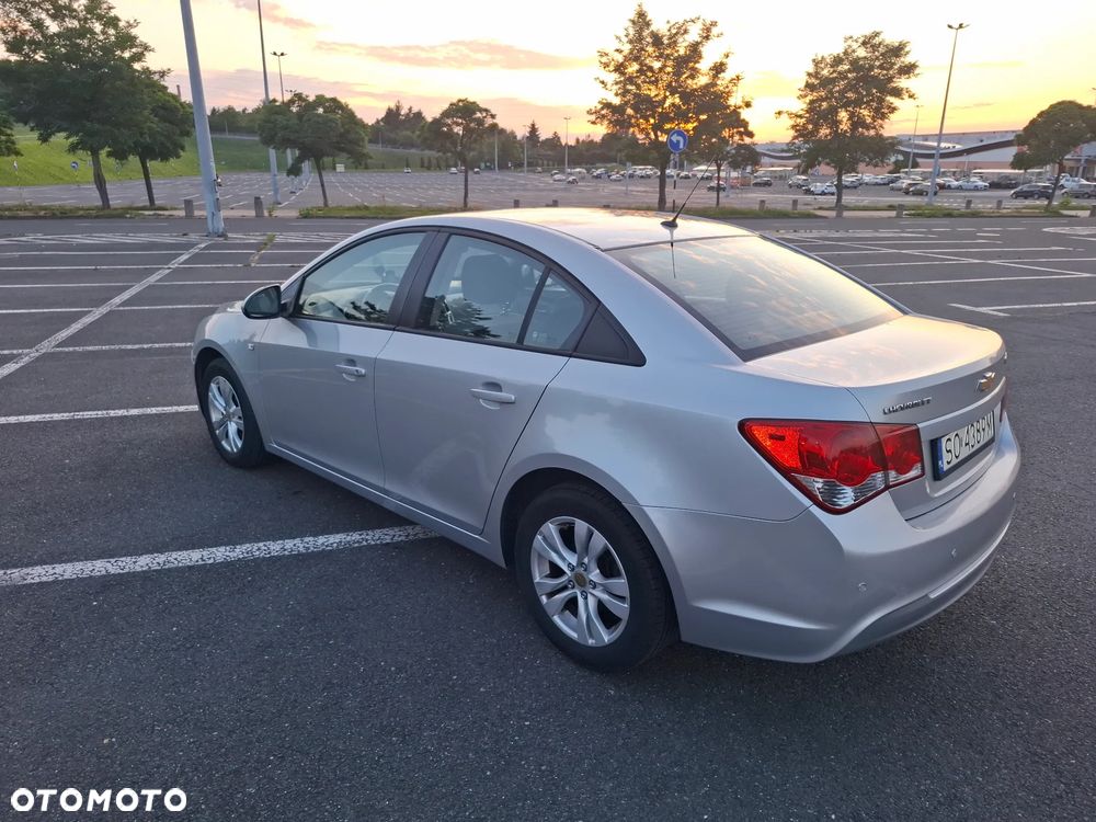 Chevrolet Cruze 1.8 LS+ - 11