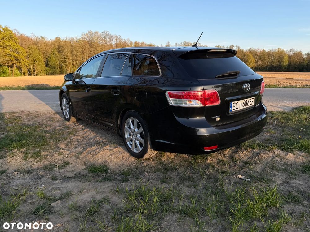 Toyota Avensis 1.8 Premium EU5 - 11
