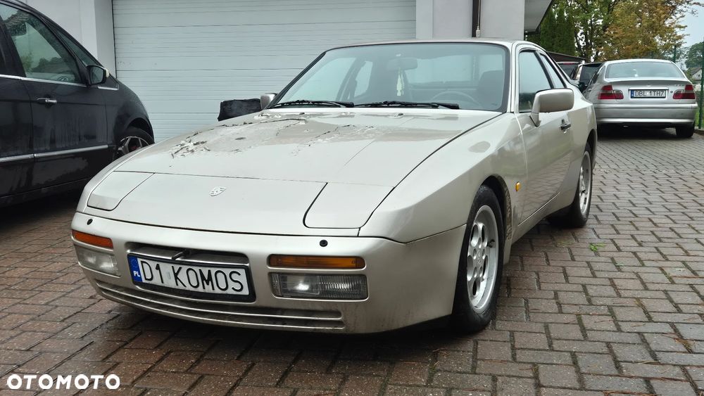 Porsche 944