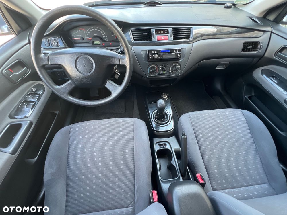 Mitsubishi Lancer 1.6 Intense - 21