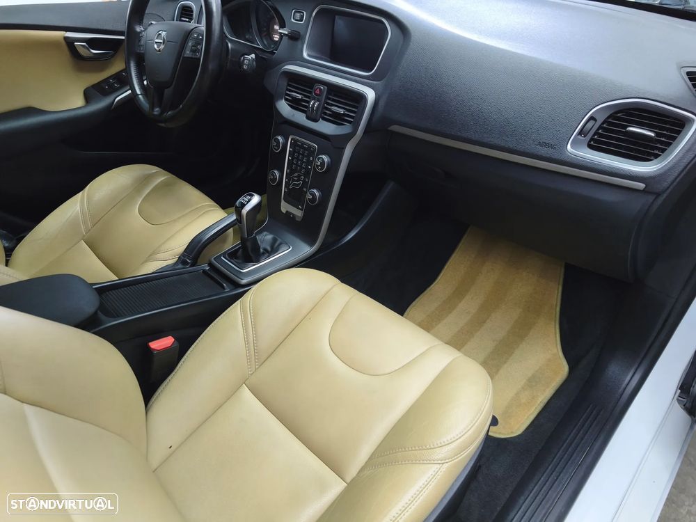 Volvo V40 2.0 D2 Momentum Eco - 10