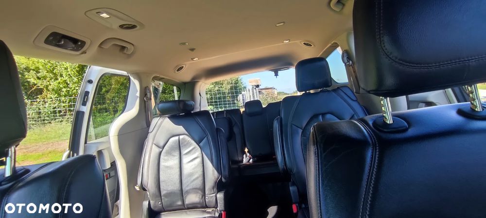 Chrysler Pacifica - 15