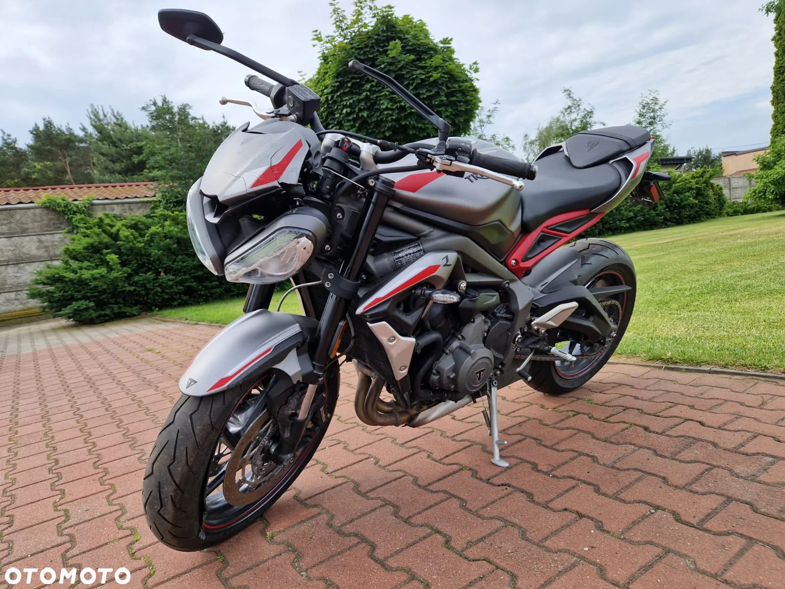 Triumph Street Triple - 16