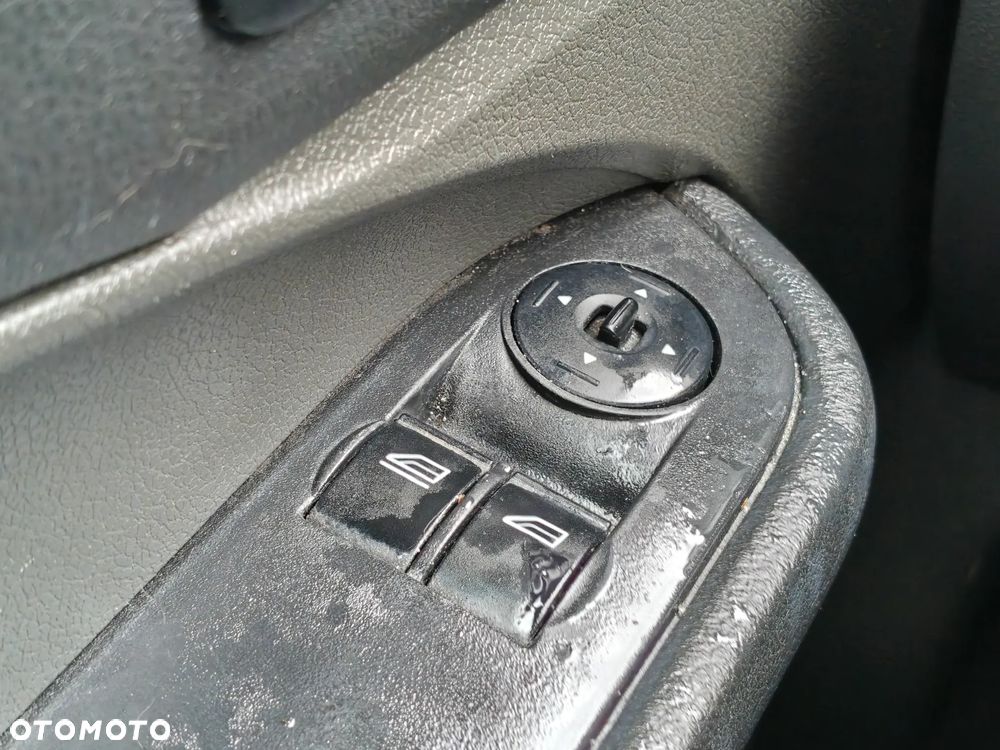 Ford C-MAX 1.6 Ambiente - 26