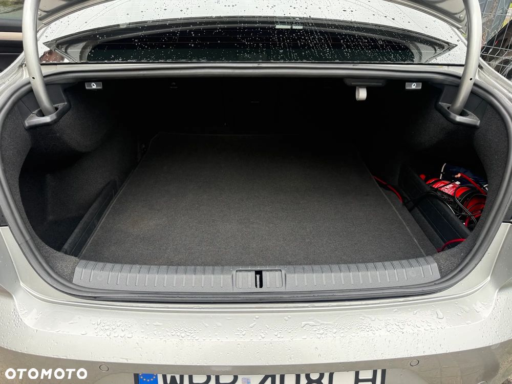 Volkswagen Passat 1.8 TSI BMT Highline - 28