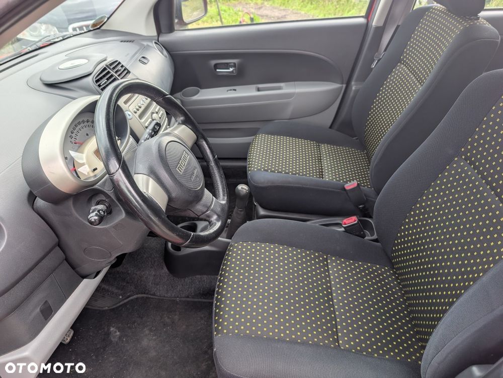 Daihatsu Sirion - 5