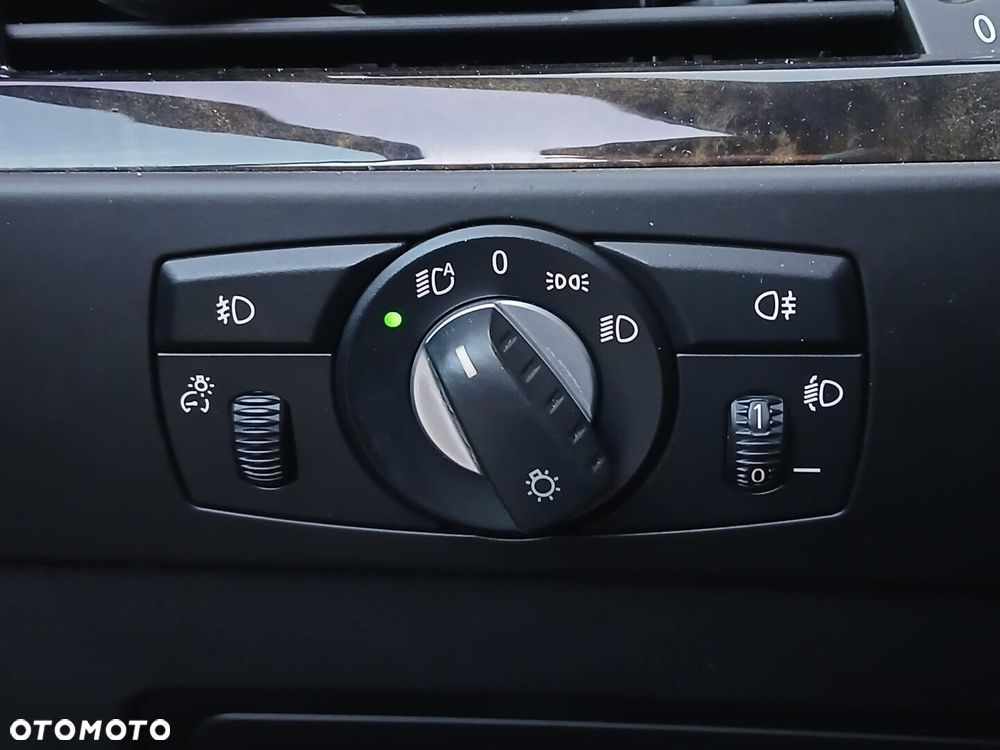 BMW Seria 5 540i - 31