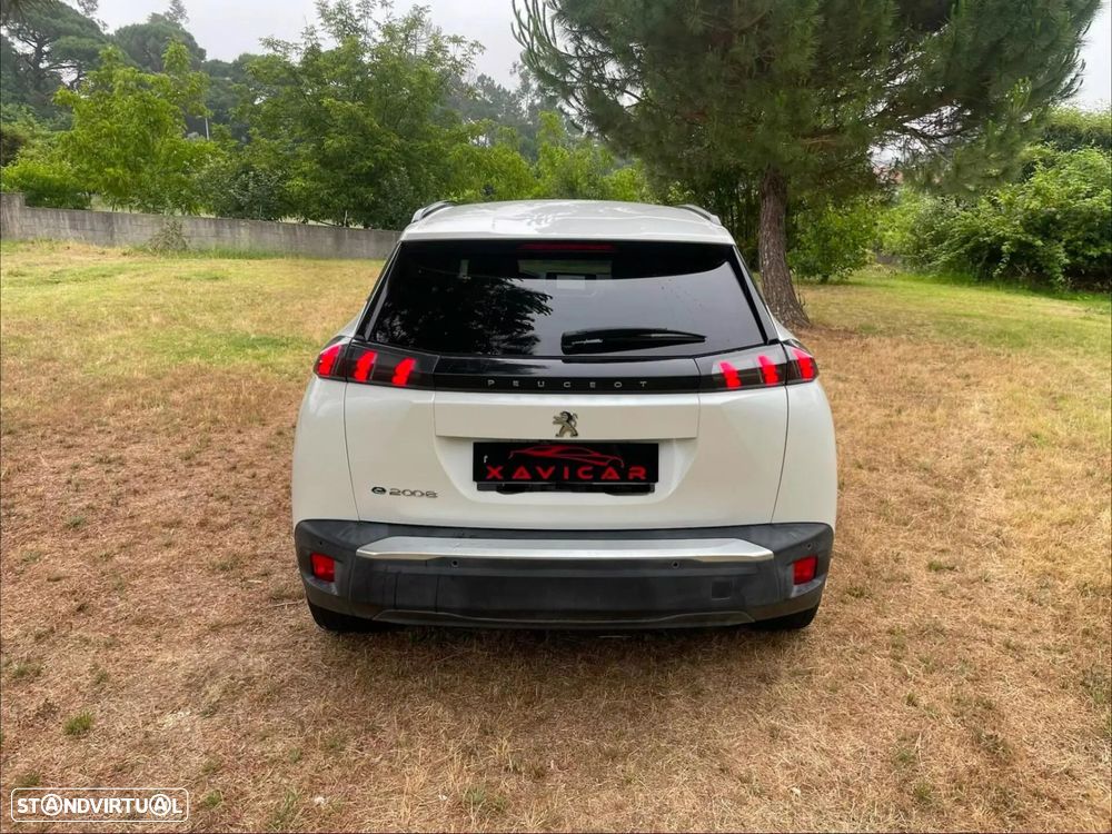 Peugeot e-2008 Allure - 10