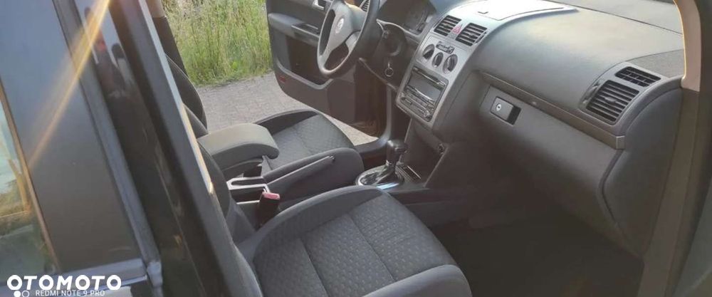 Volkswagen Touran 2.0 TDI DPF DSG STYLE - 28