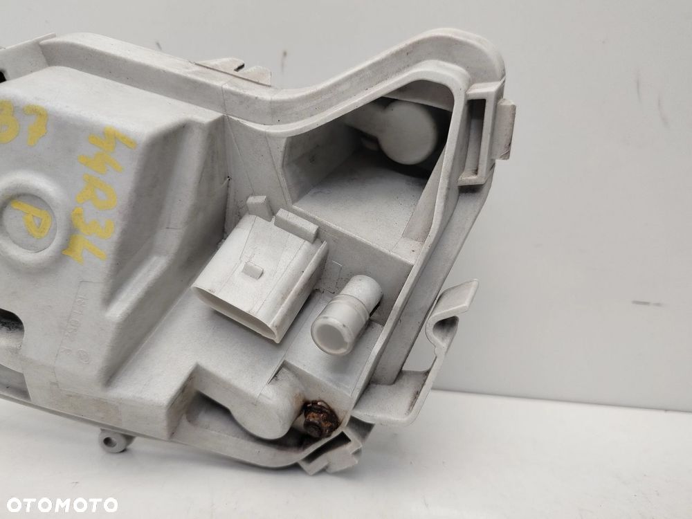 AUDI A4 B7 KOMBI WKŁAD GNIAZDO LAMPY PRAWY TYŁ 484062R - 2
