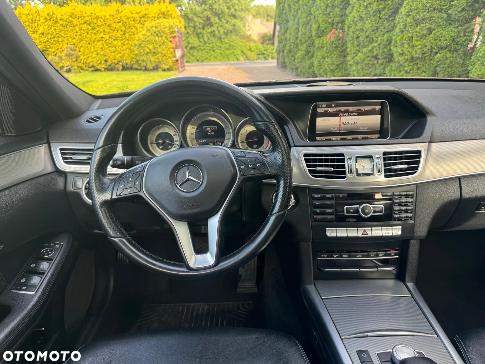Mercedes-Benz Klasa E 200 CDI DPF BlueEFFICIENCY 7G-TRONIC Avantgarde - 24