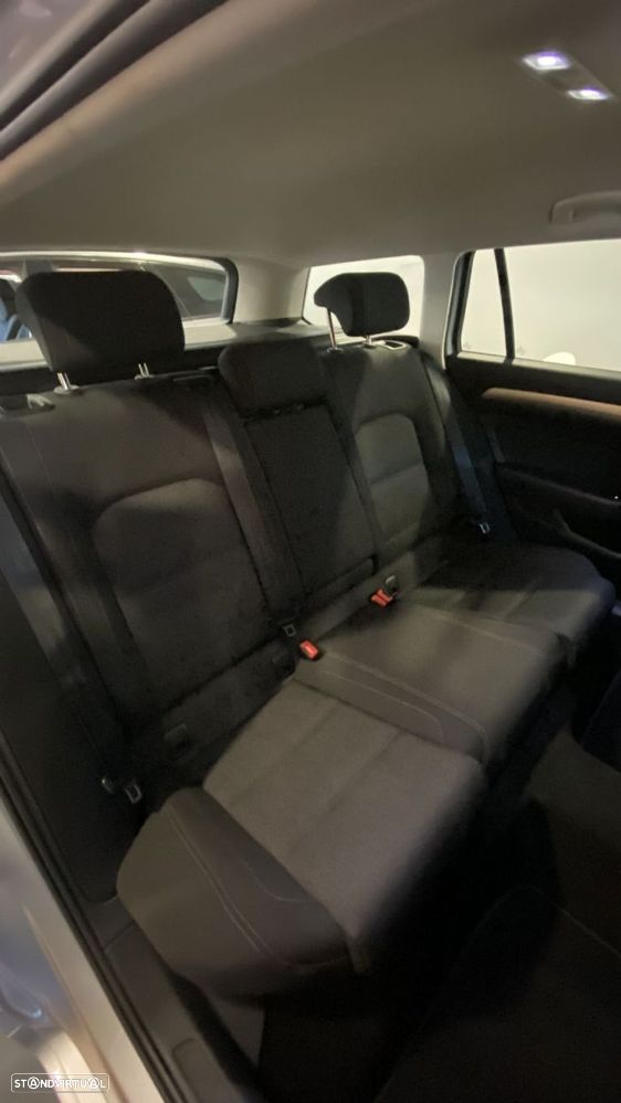 VW Passat Variant - 53