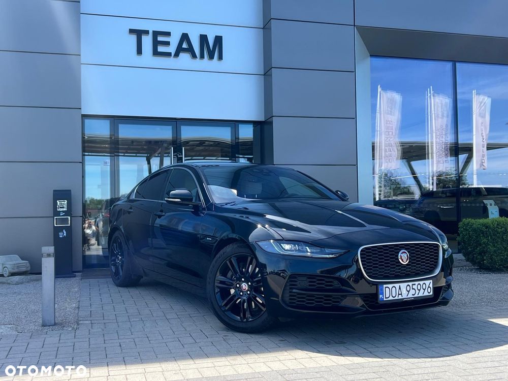 Jaguar XE - 1